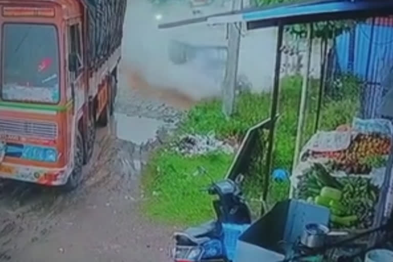 பொன்னேரியில் ஜீப் கிணற்றில் விழுந்து விபத்து; சிசிடிவி காட்சி வெளியீடு