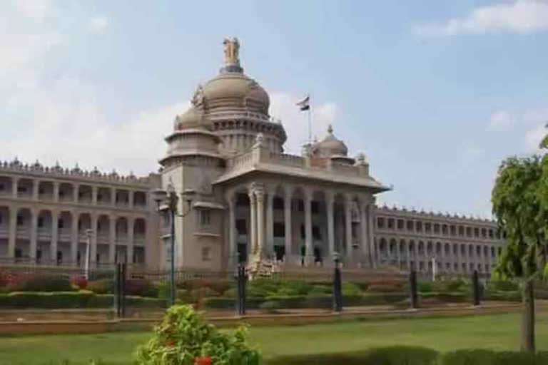 a man suicide attempt in Vidhana Soudha, Bangalore