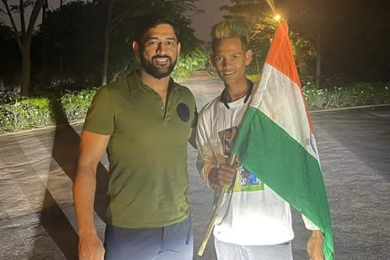 MS Dhoni surprises fan who walked 1,436 km again