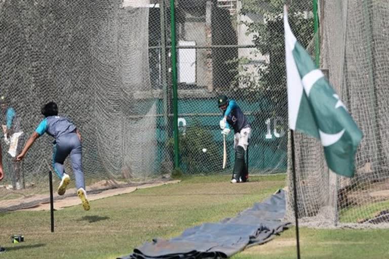 After furore in B'desh, PCB seeks permission to hoist Pak flag during practice