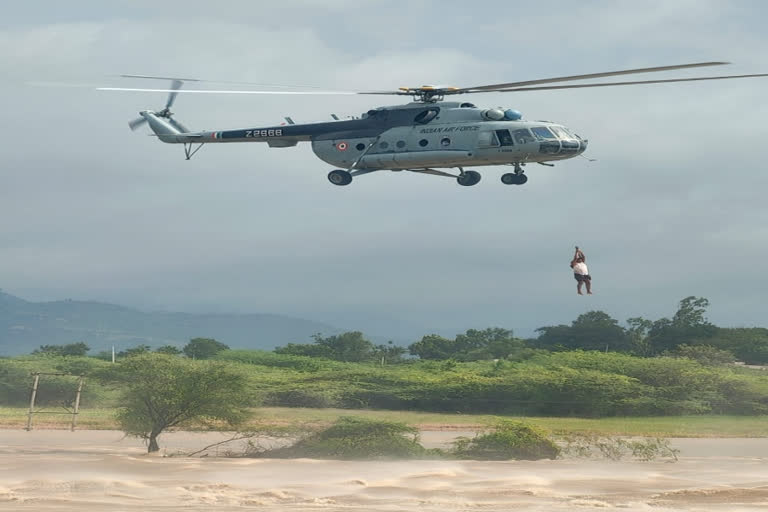 11 people trapped in Chitravati river rescued by Indian Air Force