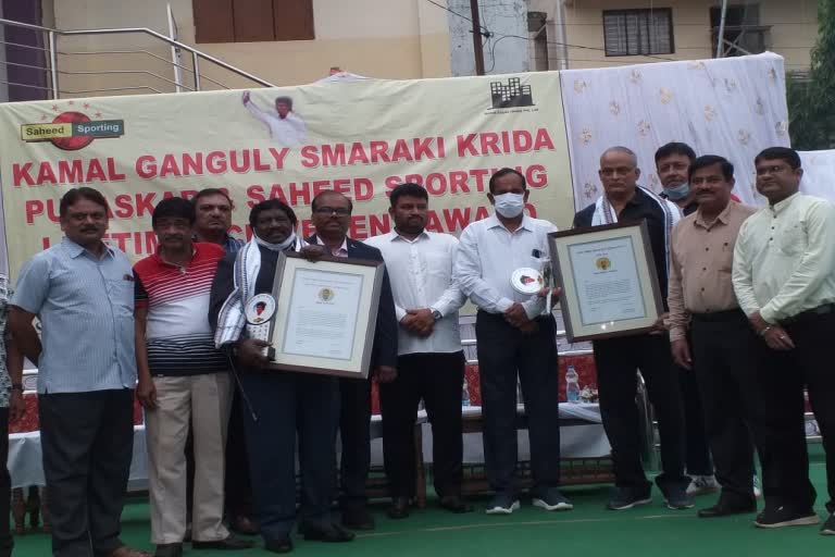 Former hockey player peter tirkey and noted coach hari prashad patnaik awarded with Kamal ganguly award 2021