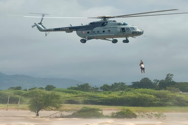 ndian Air Force helicopter rescue ten people