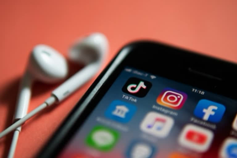 Pakistan again lifts ban on TikTok, Pakistan again lifts ban on China TikTok, TikTok news, TikTok ban news, TikTok ban lifts news, ಟಿಕ್‌ಟಾಕ್ ಮೇಲಿನ ನಿಷೇಧ ತೆಗೆದು ಹಾಕಿದ ಪಾಕಿಸ್ತಾನ, ಚೀನಾದ ಟಿಕ್‌ಟಾಕ್ ಮೇಲಿನ ನಿಷೇಧ ತೆಗೆದುಹಾಕಿದ ಪಾಕಿಸ್ತಾನ, ಟಿಕ್​ಟಾಕ್​ ಸುದ್ದಿ, ಟಿಕ್​ಟಾಕ್​ ನಿಷೇಧ ಸುದ್ದಿ, ಟಿಕ್​ಟಾಕ್​ ನಿಷೇಧ ಹಿಂಪಡೆದ ಸುದ್ದಿ,