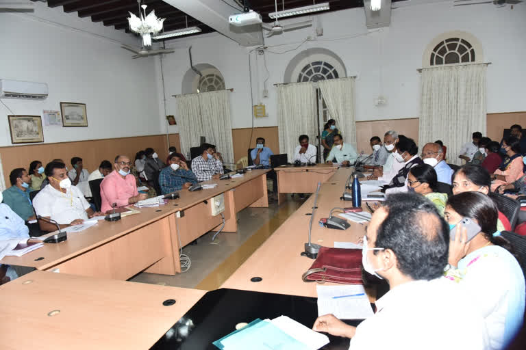 Dengue and Chicken Gunya rise, Dengue and Chicken Gunya rise in Bengaluru, Bengaluru news, Heavy rain in Bengaluru, Special meeting, Special Commissioner of Health Trilok Chandra, ಡೆಂಘೀ ಮತ್ತು ಚಿಕನ್ ಗುನ್ಯಾ ಹೆಚ್ಚಳ, ಬೆಂಗಳೂರಿನಲ್ಲಿ ಡೆಂಘೀ ಮತ್ತು ಚಿಕನ್ ಗುನ್ಯಾ ಹೆಚ್ಚಳ, ಬೆಂಗಳೂರು ಸುದ್ದಿ, ಬೆಂಗಳೂರಿನಲ್ಲಿ ಭಾರಿ ಮಳೆ, ವಿಶೇಷ ಸಭೆ, ಆರೋಗ್ಯ ವಿಶೇಷ ಆಯುಕ್ತರು ತ್ರಿಲೋಕ್ ಚಂದ್ರ