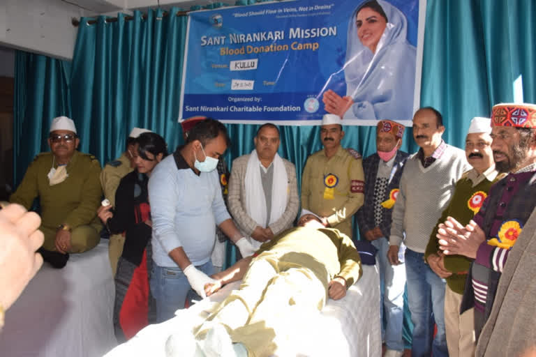 50-people-blood-donate-in-blood-donation-camp-organized-at-sant-nirankari-bhawan-in-kullu