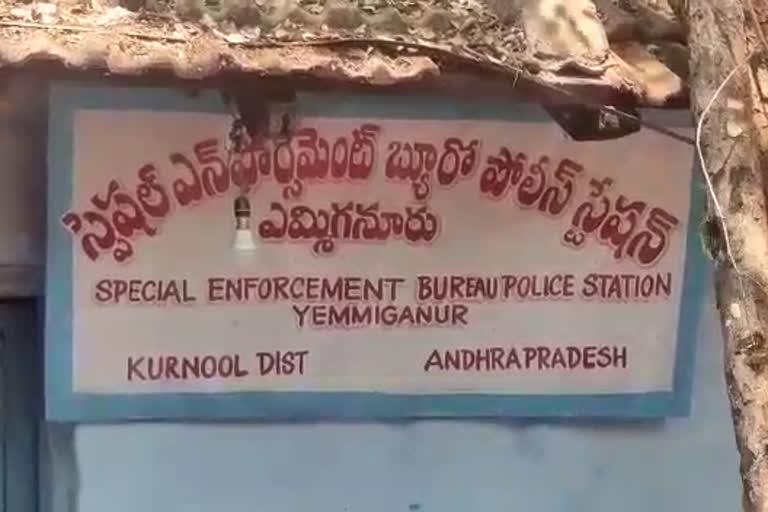 సెబ్​ అధికారులపై దాడి