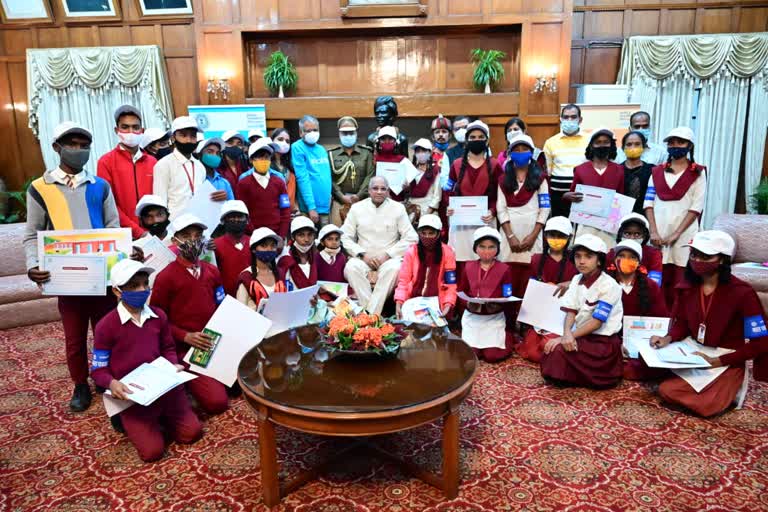 Child journalists met Governor Ramesh Bais