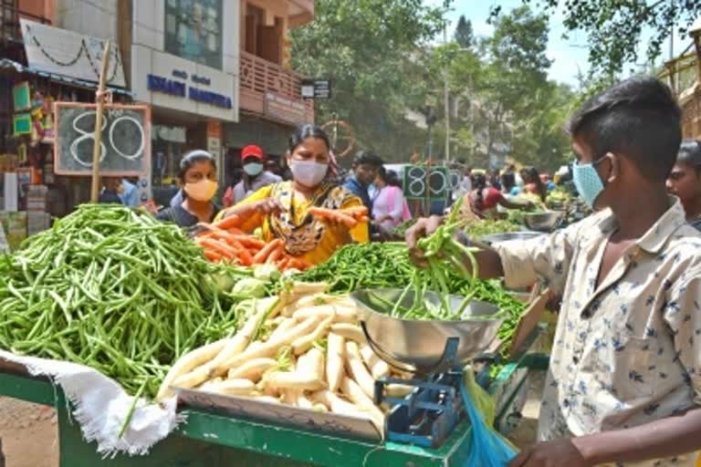 Incessant rains increase vegetable rates in Karnataka