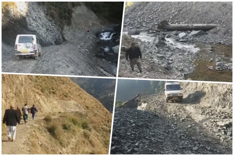 road isuue in ramban  ramban road problem  Ramban news  jammu and kashmir news  etv bharat urdu news  رامبن میں سڑک کا مسئلہ  رامبن میں سڑک کی خستہ حالی  رامبن رابط سڑک سے محرم