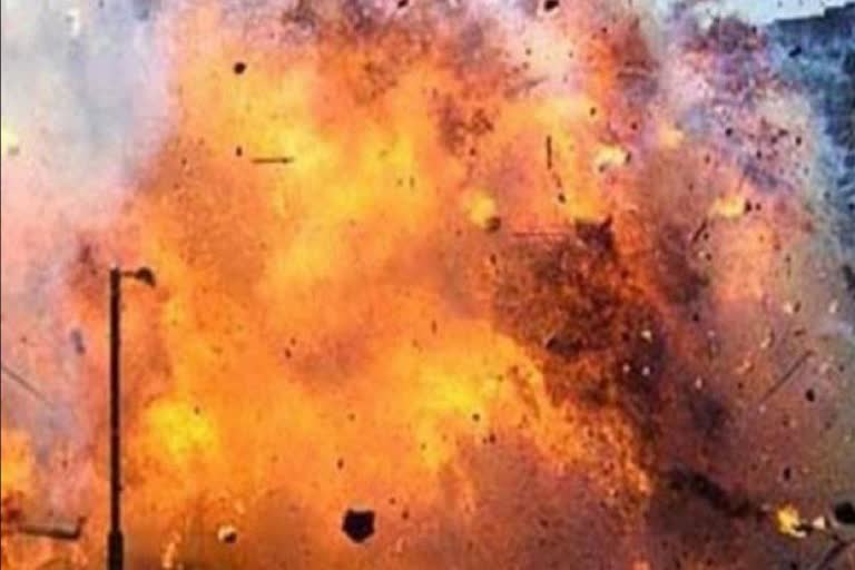 police station blast Jharkhand  Five policemen injured  Jharkhand's Palamu district  blast during cleaning of garbage  ജാർഖണ്ഡിൽ പൊലീസ് സ്റ്റേഷനിൽ സ്‌ഫോടനം  പലാമു ജില്ലയിലെ ചയോൻപൂർ പൊലീസ് സ്റ്റേഷൻ  അഞ്ച് പൊലീസ് ഉദ്യോഗസ്ഥർക്ക് പരിക്ക്  മാലിന്യങ്ങൾ നീക്കം ചെയ്യുന്നതിനിടെ സ്ഫോടനം