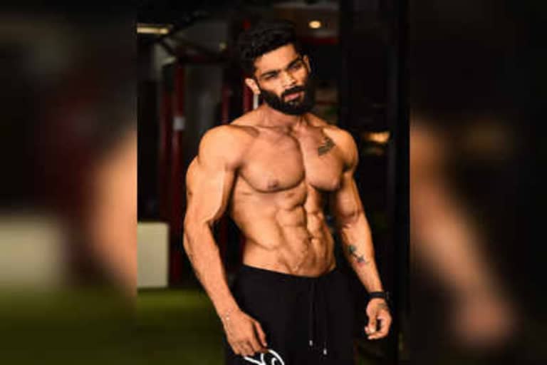 காதலிக்கு கொலை மிரட்டல்: மிஸ்டர் இந்தியா ஆணழகன் கைது