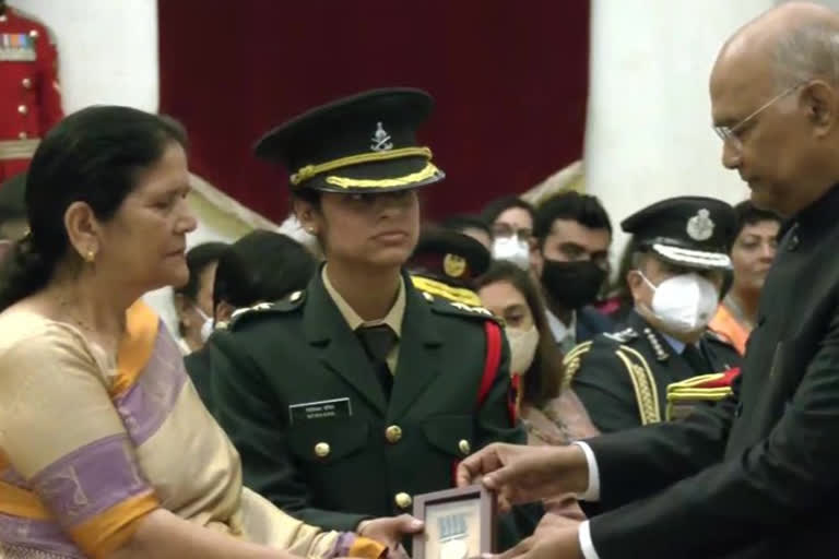 Late Major Dhoundiyal accorded Shaurya Chakra; wife, mother receive award