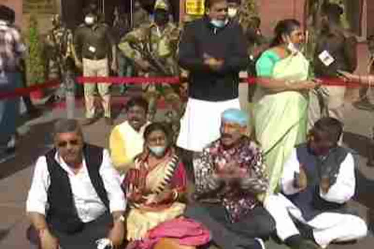 tmc-mps-protest-outside-mha-demanding-meeting-with-amit-shah-on-tripura-attacks