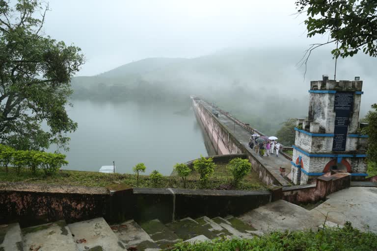 Mullaperiyar dam issue  Supreme Court adjourned Dam case  മുല്ലപ്പെരിയാര്‍ അണക്കെട്ട്  Supreme Court on Mullaperiyar  മുല്ലപ്പരിയാര്‍  ഇടക്കാലം ഉത്തരവ് തുടരും