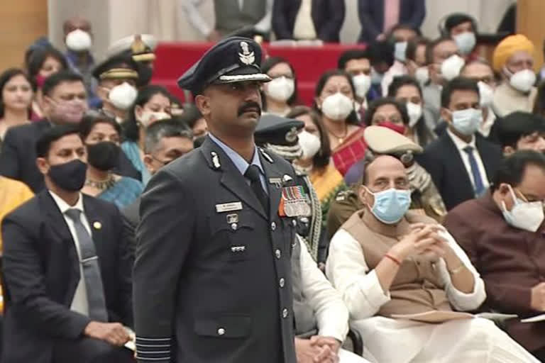 Group Captain Abhinandan Varthaman received Vir Chakra, Netizens salutes hero who shot down Pak F-16 aircraft