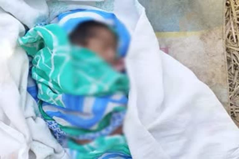 Female infants were found at Chakan bus stand, pune