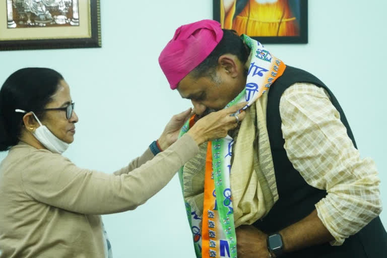 several political leader including kirti azad join tmc today