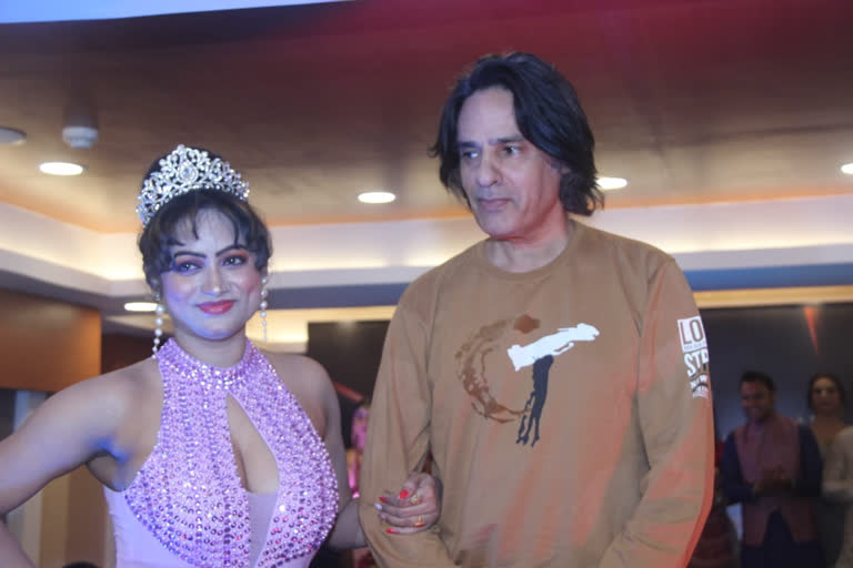 Aashiqui actor Rahul Roy enjoys Mister Miss Mrs India International Fashion Show 2021 in Kolkata