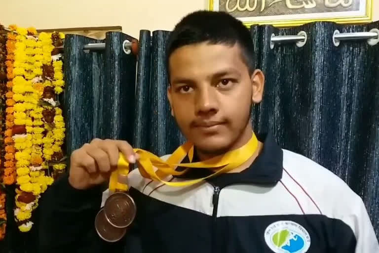 Bilal Khan wins medal in National Dragon Boat Race