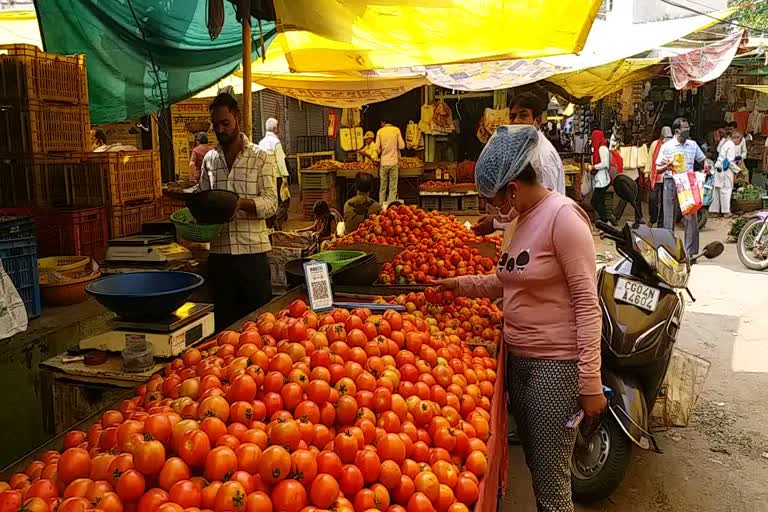 Rising price of tomato in Raipur