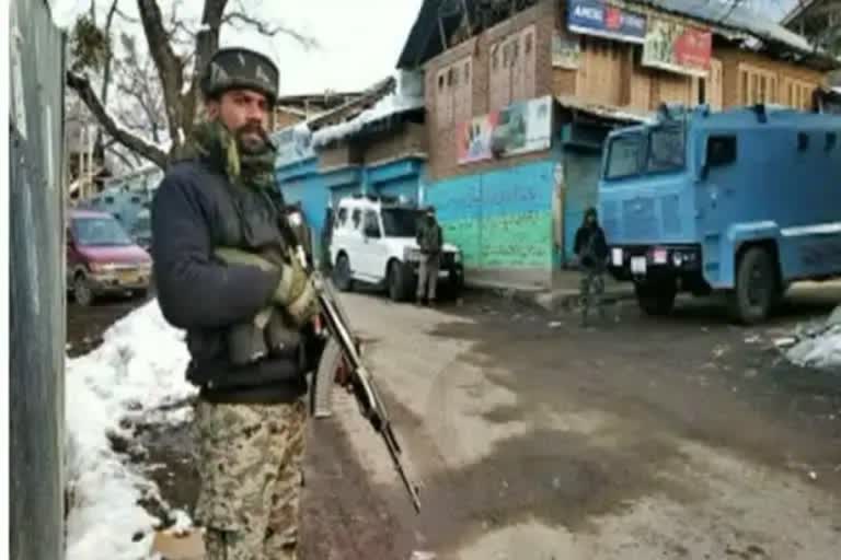 जम्मू-कश्मीर में सुरक्षाबलों ने दो आतंकियों को किया ढेर