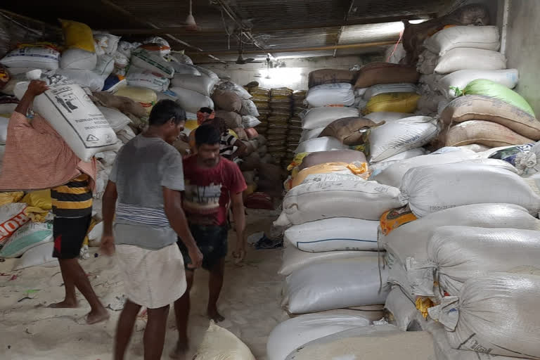 100 ration rice siezed in basavayyapalem chittoor district