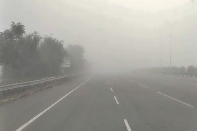 Fog at ORR Hyderabad, Fog at ORR, హైదరాబాద్​లో పొగమంచు, ఓఆర్​ఆర్​పై పొగమంచు