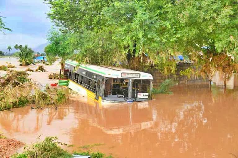 Rajampet floods, Kadapad floods 2021, కడప జిల్లా వరదలు, రాజంపేట వరదలు, రాజంపేట వరదల్లో 38 మంది గల్లంతు