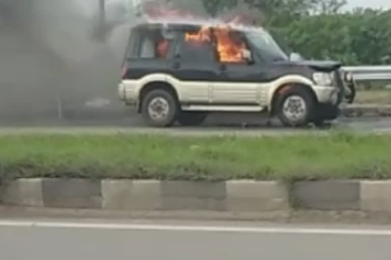 car caught fire on national highways