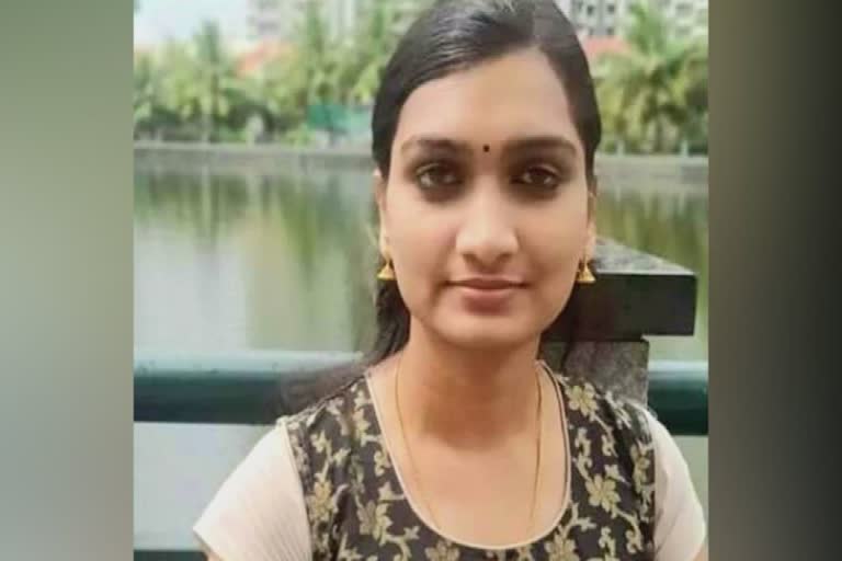 Visually challenged researcher loses laptop  calicut university researcher C S Sayujya  Kozhikode beach laptop missing case  കോഴിക്കോട് ബീച്ചിൽ വച്ച് ലാപ്‌ടോപ്പ് കാണാതായി  സി.എസ് സായൂജ്യ  കാലിക്കറ്റ് സർവകലാശാല  കാഴ്‌ചപരിമിതിയുള്ള ഗവേഷക വിദ്യാർഥി  ഗവേഷക വിദ്യാർഥി സായൂജ്യ പറയുന്നു