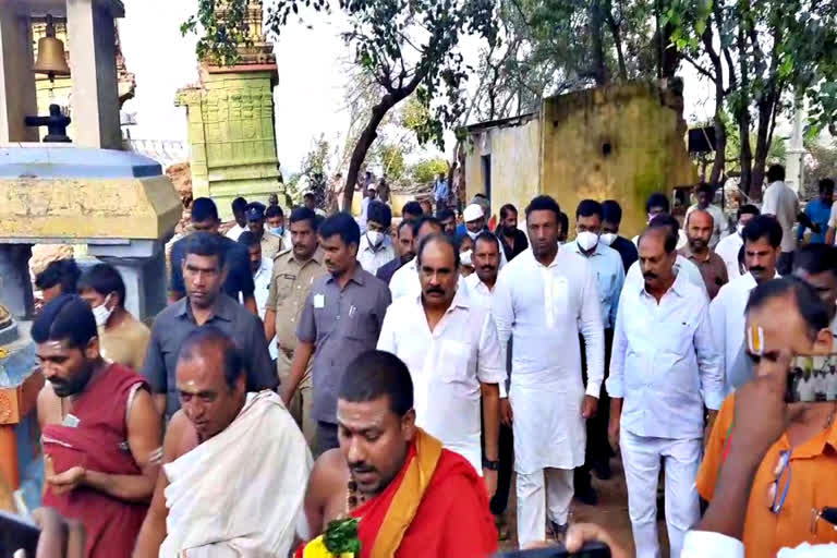 Ministers Balineni Srinivasa Rao and Mekapati Gautam Reddy