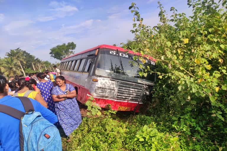 ಕೆಎಸ್ಆರ್​ಟಿಸಿ ಬಸ್​  ,   KSRTC Bus