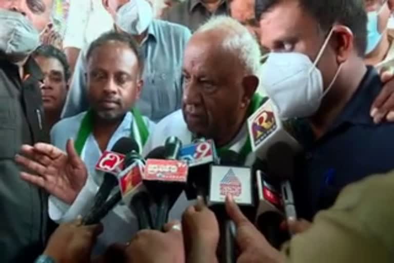 Former Prime Minister Deve Gowda is outraged over Congress and BJP in Tumkur district