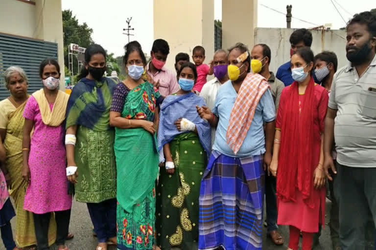 protest near collector office  affected people by cylinder blast  affected people by cylinder blast protest near collector office  salem news  salem latest news  Salem Cylinder Blast  சேலம் சிலிண்டர் வெடித்து விபத்து  சிலிண்டர் வெடிப்பு விபத்தில் பாதிக்கப்பட்டவர்கள் போராட்டம்  சேலம் ஆட்சியர் அலுவலகம் முன் முற்றுகை போராட்டம்  சிலிண்டர் வெடிப்பில் பாதிக்கப்பட்டவர்கள் போராட்டம்  சேலம் செய்திகள்