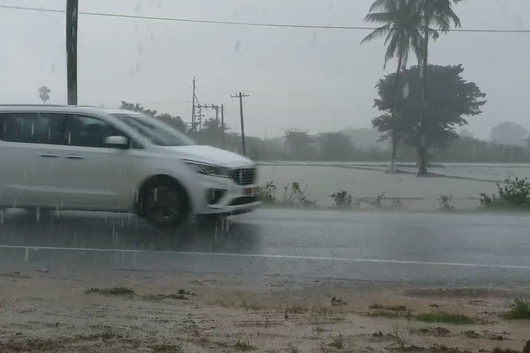 నెల్లూరు జిల్లా ఎడతెరిపి లేని వర్షం