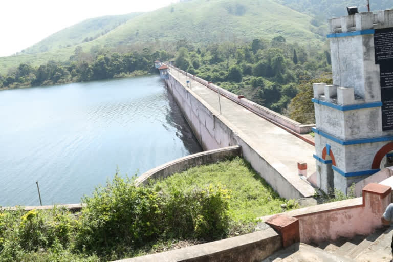 mullaperiyar dam water level  tamil nadu stops taking water from mullaperiyar  മുല്ലപ്പെരിയാർ ജലനിരപ്പ് താഴുന്നു  മുല്ലപ്പെരിയാർ ഡാമിലെ വെള്ളം കൊണ്ടുപോകുന്നത് നിർത്തി തമിഴ്‌നാട്  വൈഗ അണക്കെട്ടിലെ ജലനിരപ്പ്