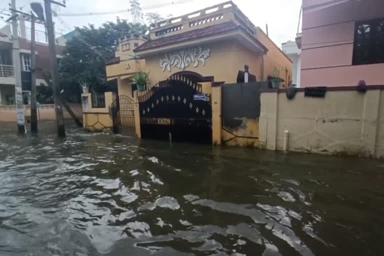 west tambaram floods, chennai floods, chennai rains, rain relief, flood relief, சென்னை வெள்ளம், மேற்கு தாம்பரம், மேற்கு தாம்பரம் நிலவரம், சென்னை மழை, பொதுமக்கள் கோரிக்கை, வெள்ள நிவாரணம்