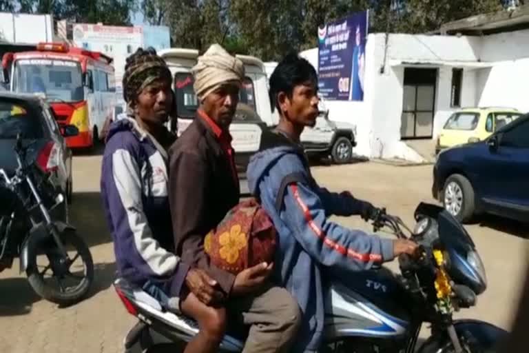 relatives carry child dead body on bike