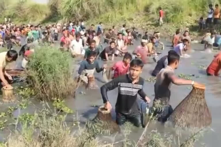 fish-hunting-of-villagers-in-majuli