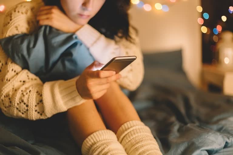 kids mental health,  how social media is affecting your teenagers mental health, how to deal with social media addiction,  what are the signs of social media addiction,  emotional health,  mental wellbeing