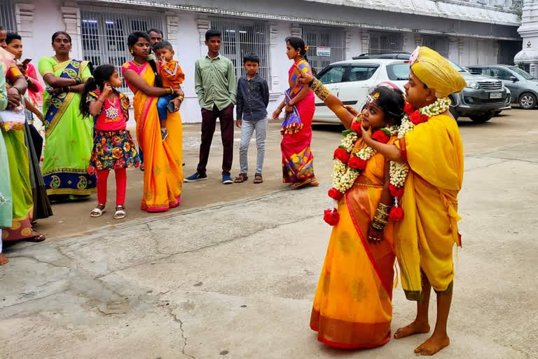 3 feet groom, 2 feet bride