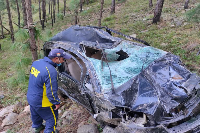 Car fell into ditch at rudraprayag