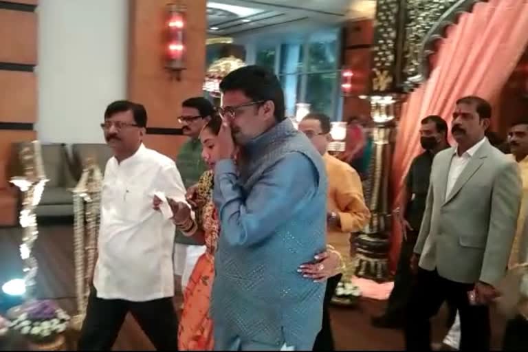 Shivsena MP Sanjay Raut is emotional during sending his daughter after marriage Mumbai