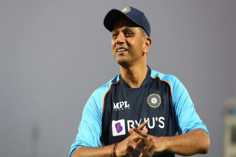 Rahul Dravid donates 35K to groundsmen at Green Park Stadium in Kanpur