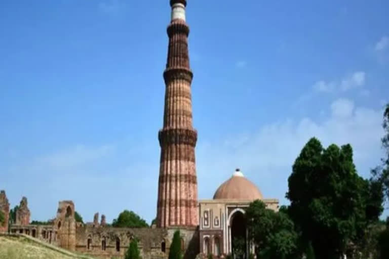 court reject plea on qutab minar  saket court hears plea on qutub minar  etv bharat urdu news  قطب مینار میں پوجا کرنے کی اپیل مسترد  ساکیت کورٹ نے قطب مینار میں پوجا کرنے کی عرضی کو مسترد کردیا