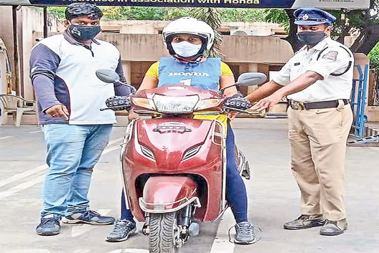 free driving training: బండెక్కి వచ్చేత్తే... డుగ్గుడుగ్గు నేర్పిస్తాం...