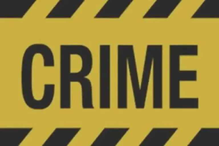 police crime in gujarat : ચાંદખેડા પોલીસ સ્ટેશનના 6 પોલીસક્રમીને સસ્પેન્ડ કર્યા અને PI સામે તપાસના આદેશ