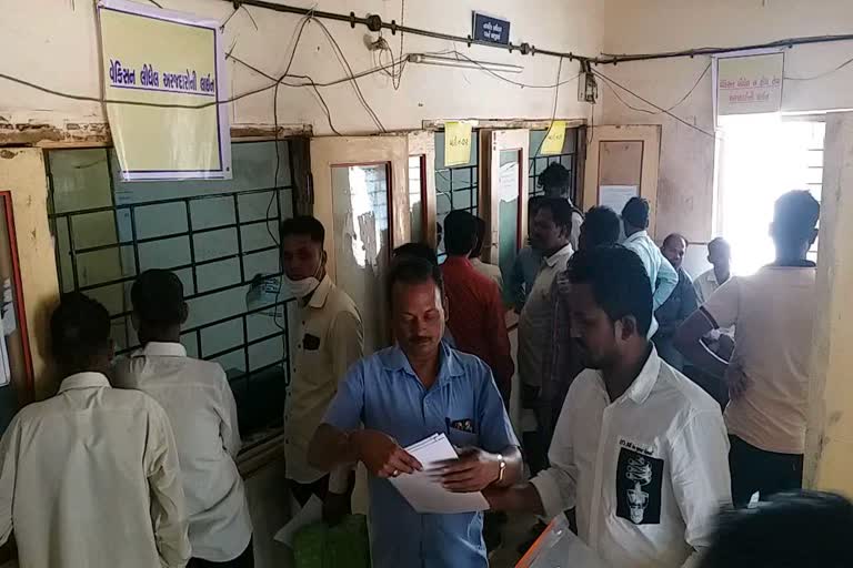 Gram Panchayat elections 2021: ગ્રામ પંચાયતની ચૂંટણી જાહેર થતા જ સરકારી કચેરીઓમાં ઉમેદવારી કરનારાઓની દોડધામ વધી