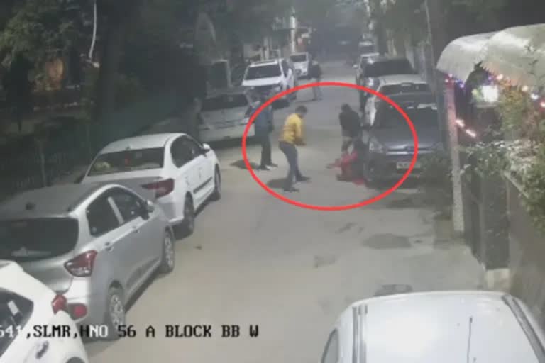 CCTV footage of brutally assaulting a woman surfaced in delhi